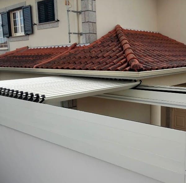 pérgola bioclimática de abertura retrátil